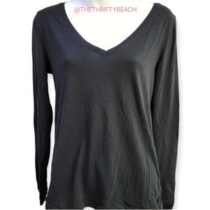 🍍Victoria’s Secret V Neck Top